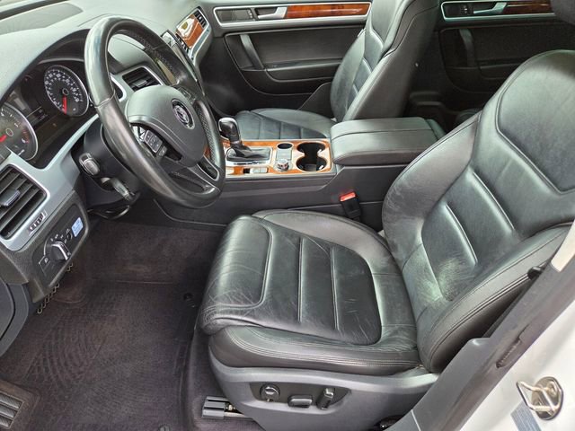 Used 2013 Volkswagen Touareg TDI image 10