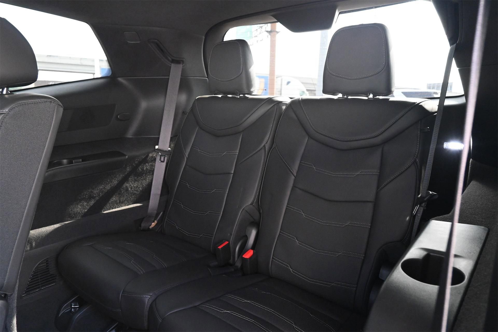 New 2025 Cadillac XT6 Sport w/ Platinum Package AWD/4WD image 21