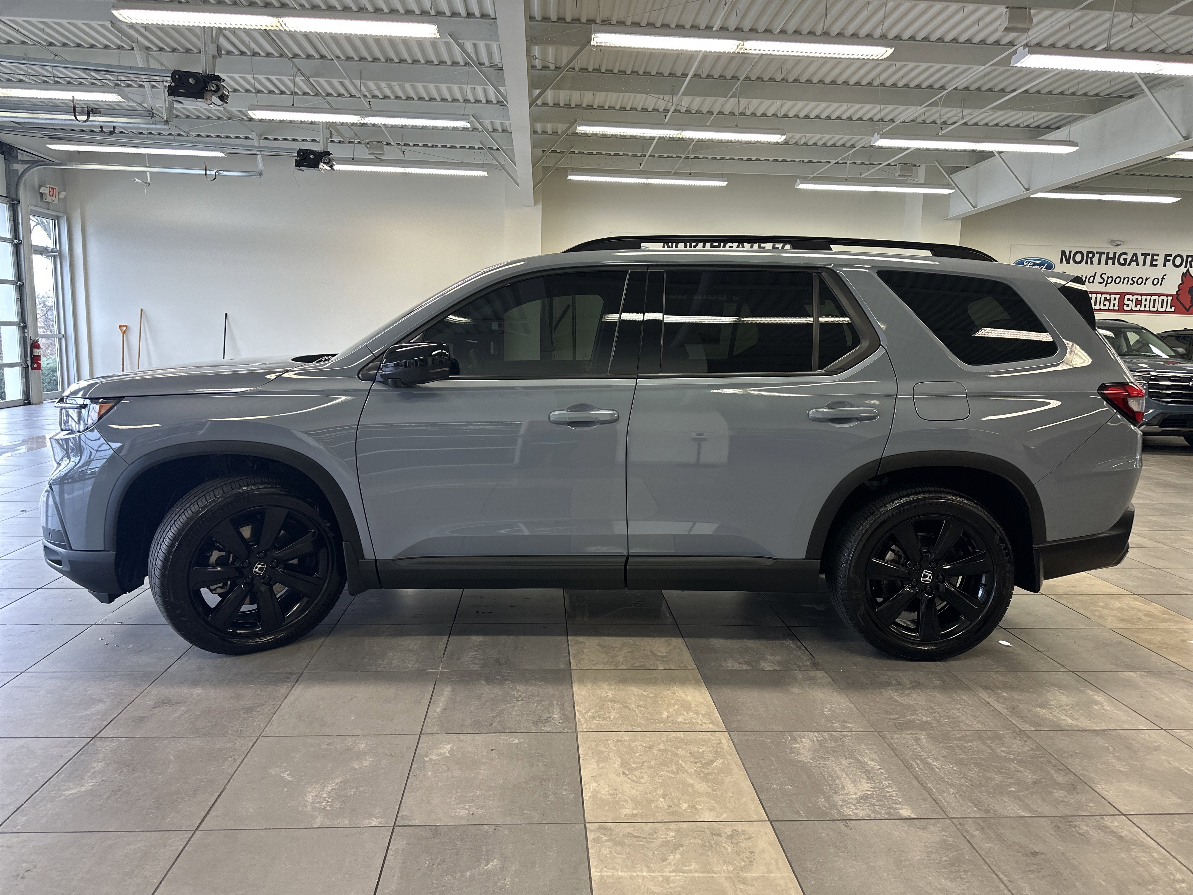 Used 2025 Honda Pilot Black Edition image 17