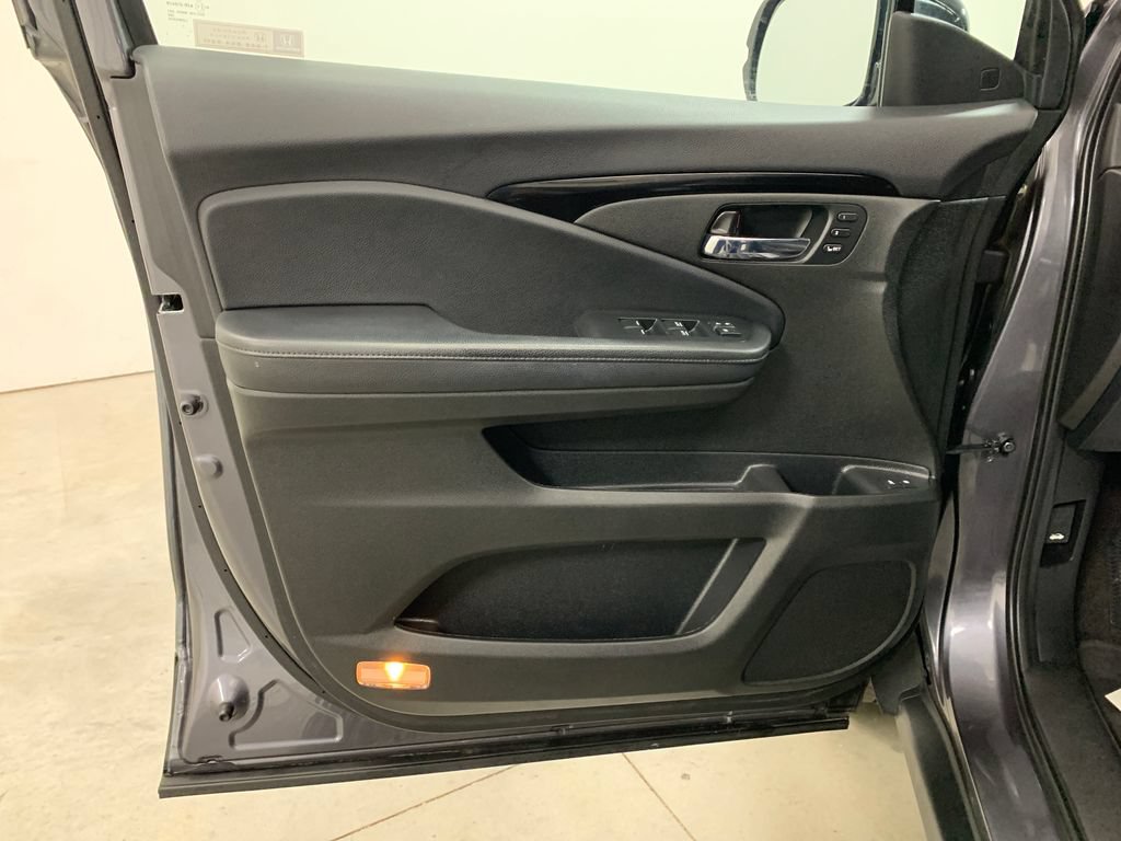 Used 2022 Honda Pilot Touring image 6