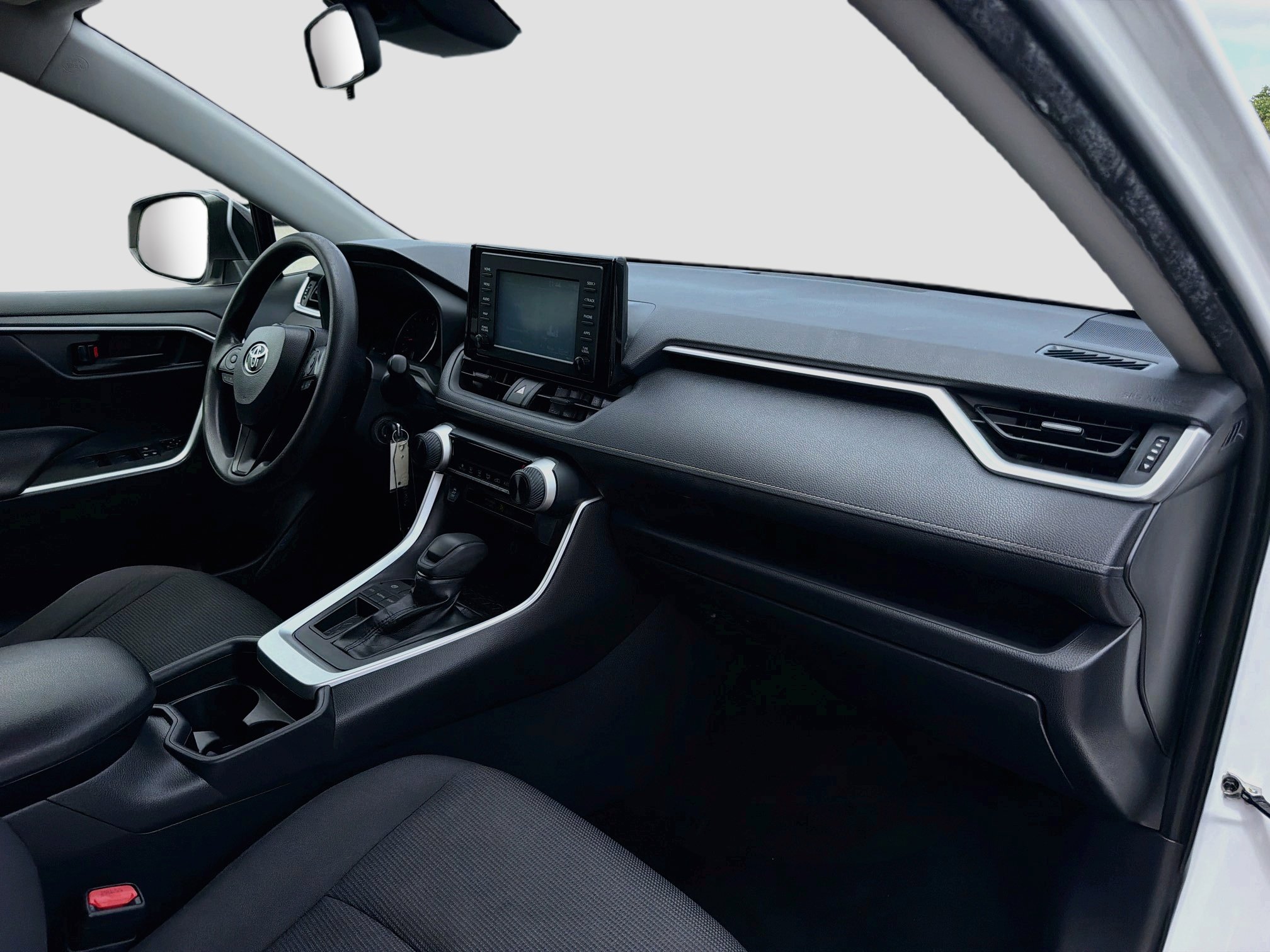 Used 2019 Toyota RAV4 LE FWD image 13