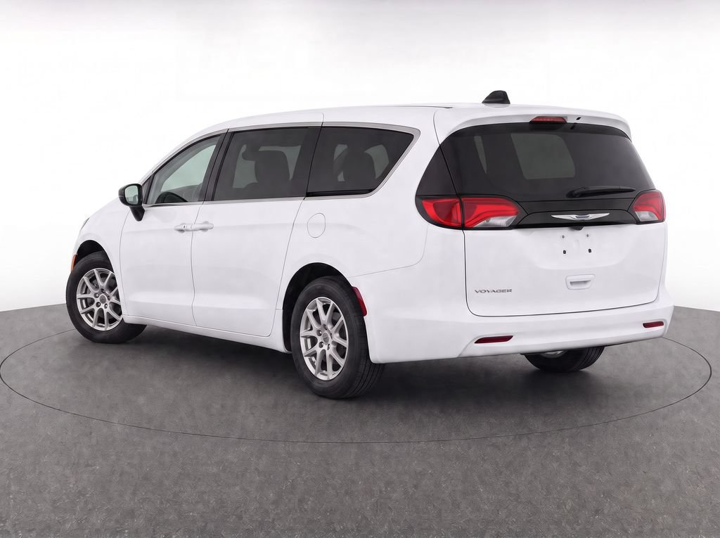 Used 2024 Chrysler Voyager LX FWD image 3