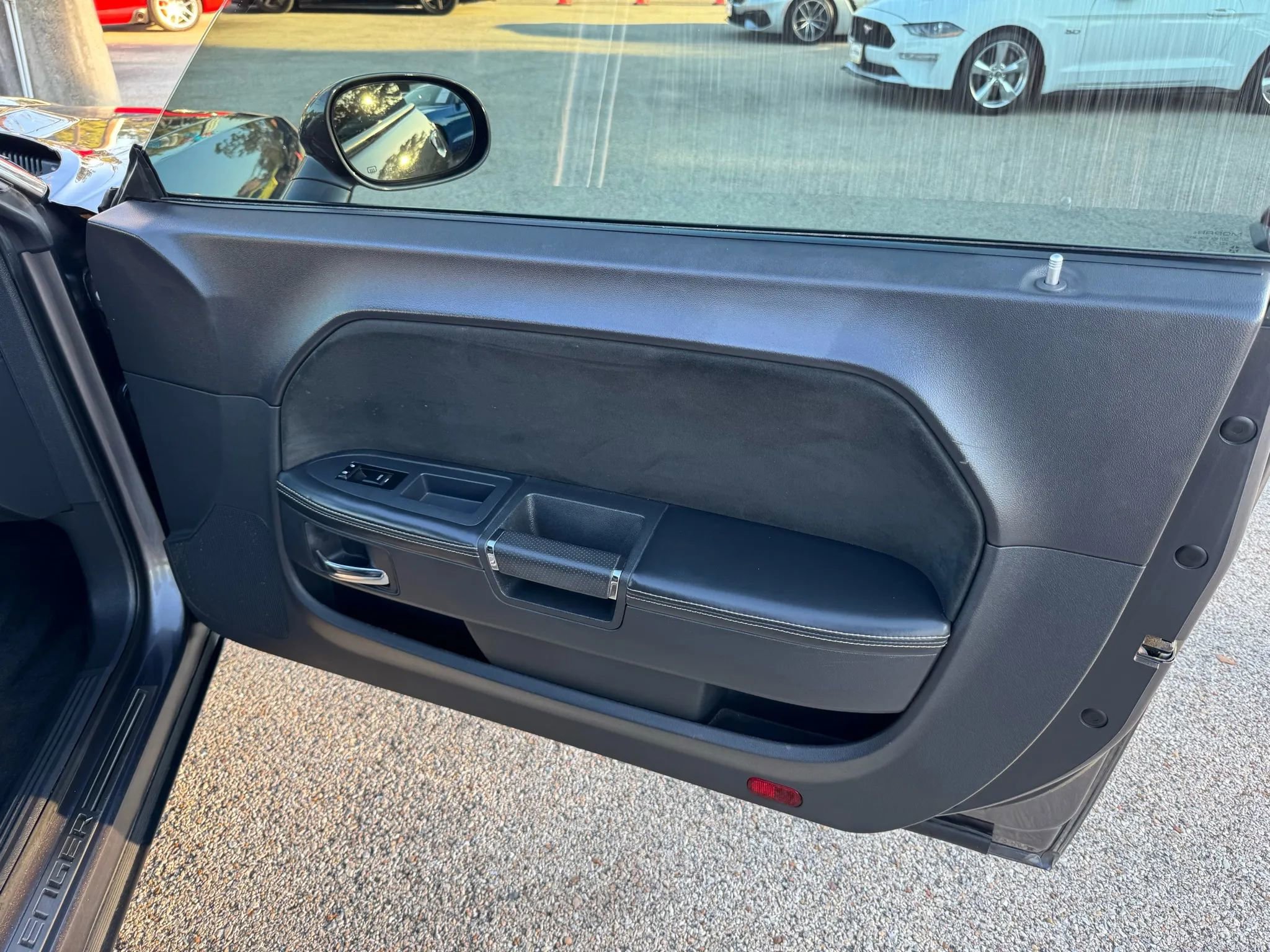 Used 2014 Dodge Challenger SRT8 w/ Harman/Kardon Audio Group image 23