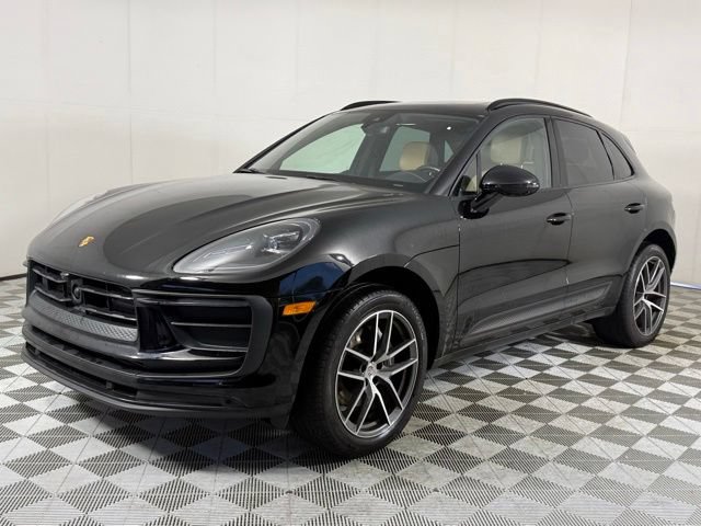Used 2024 Porsche Macan AWD/4WD video 3