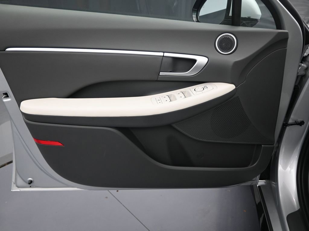 Used 2025 Hyundai Sonata SEL FWD image 23