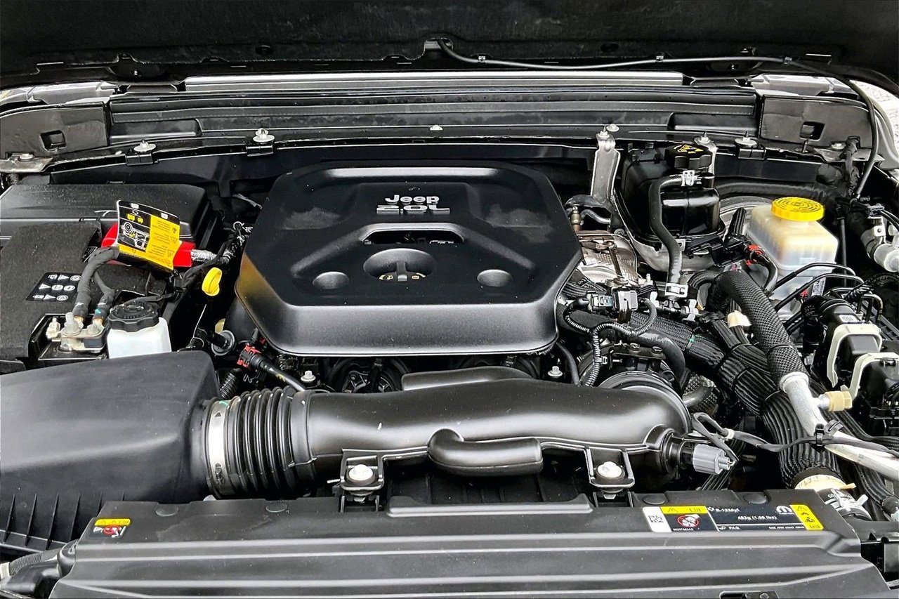 Certified 2021 Jeep Wrangler Unlimited Sahara image 35