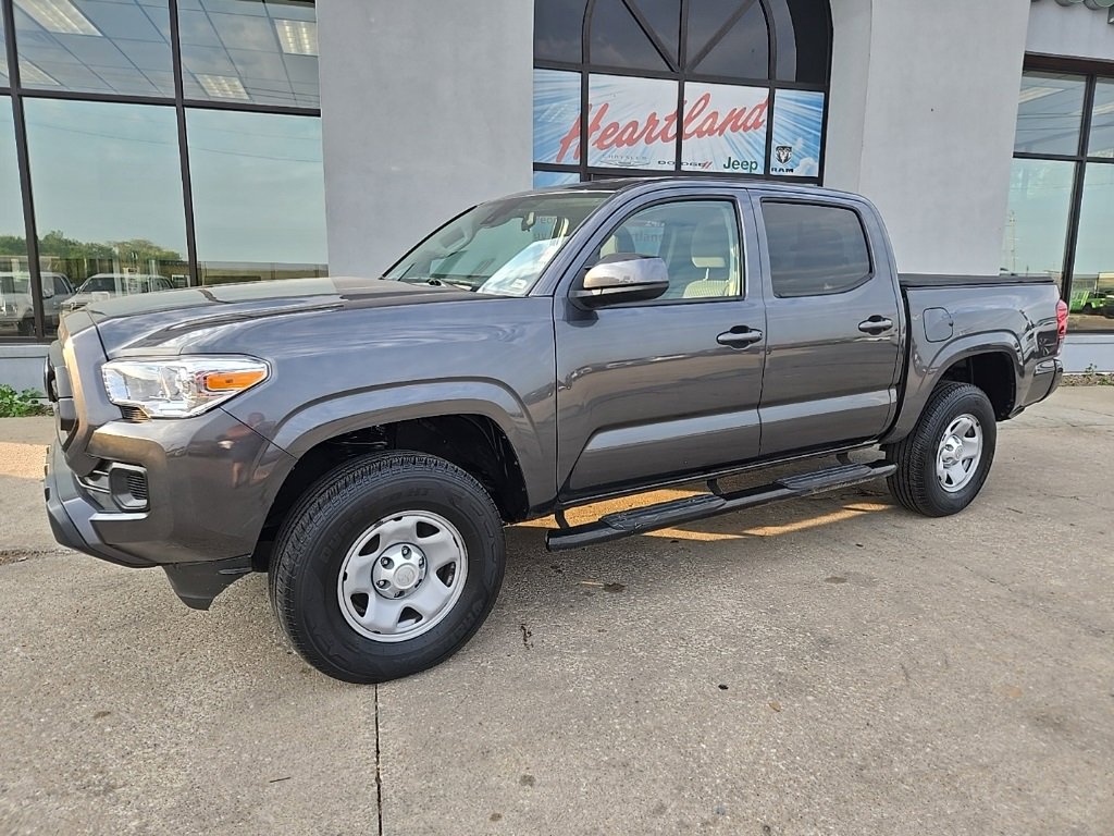 Used 2022 Toyota Tacoma SR image 3