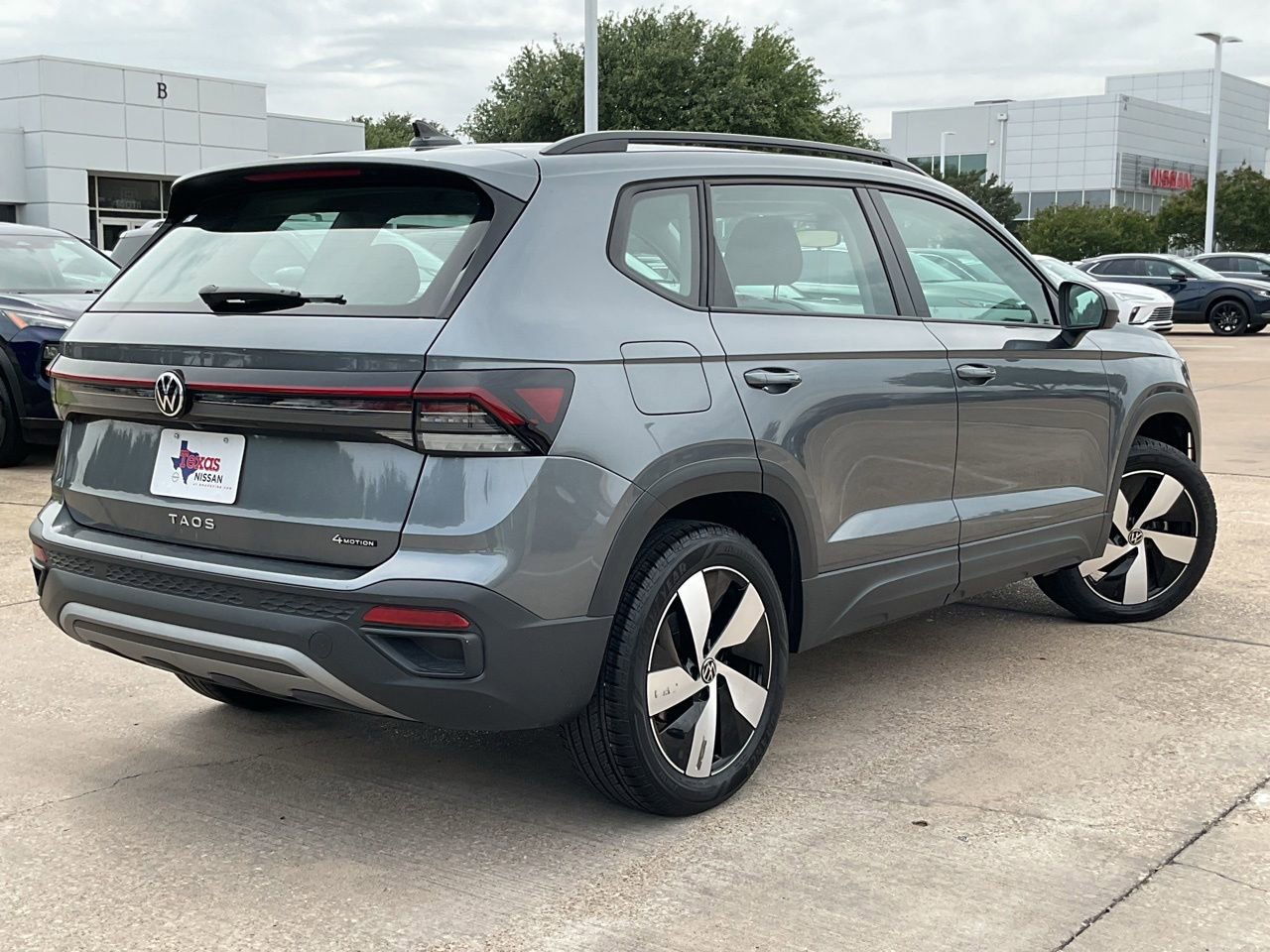 Used 2025 Volkswagen Taos S AWD/4WD image 5