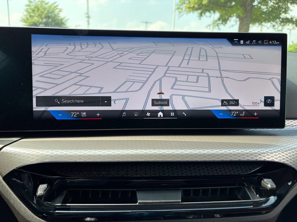 New 2026 BMW 330i xDrive Sedan w/ Premium Package AWD/4WD image 18