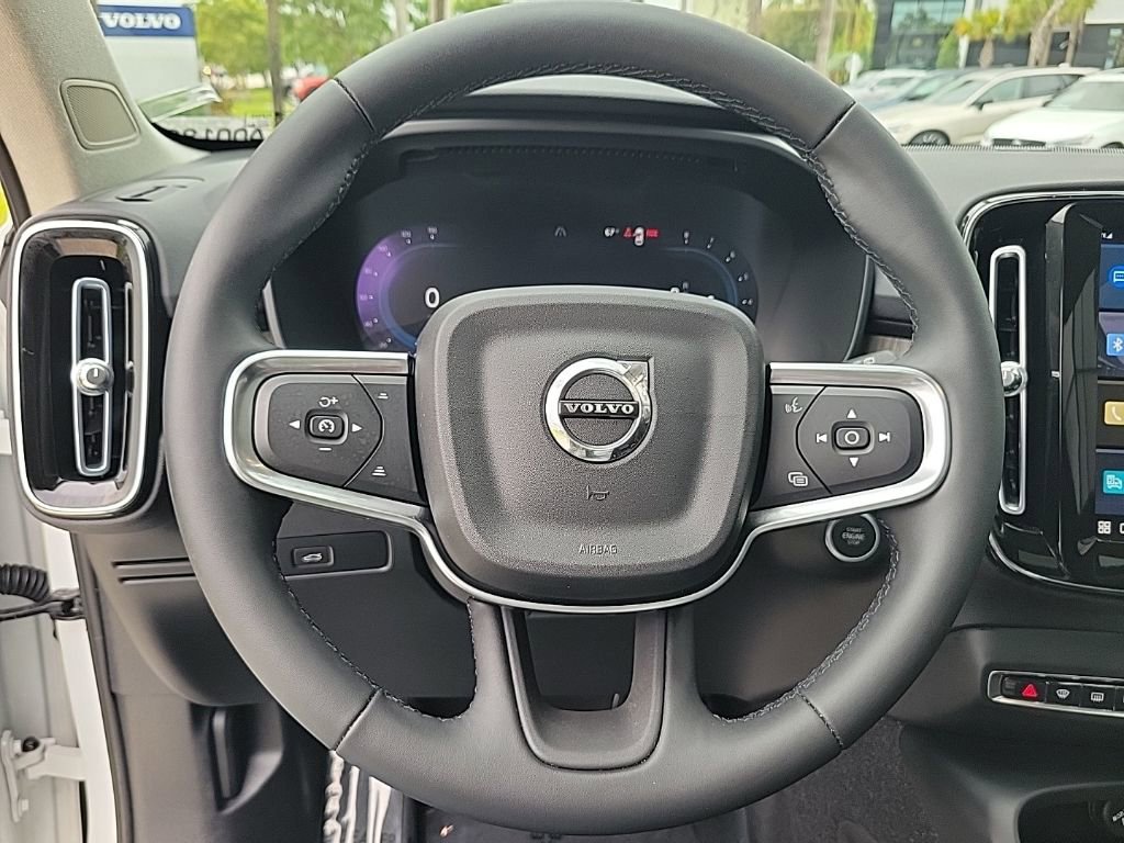 Used 2023 Volvo XC40 B4 Plus w/ Driver Assist Package image 17