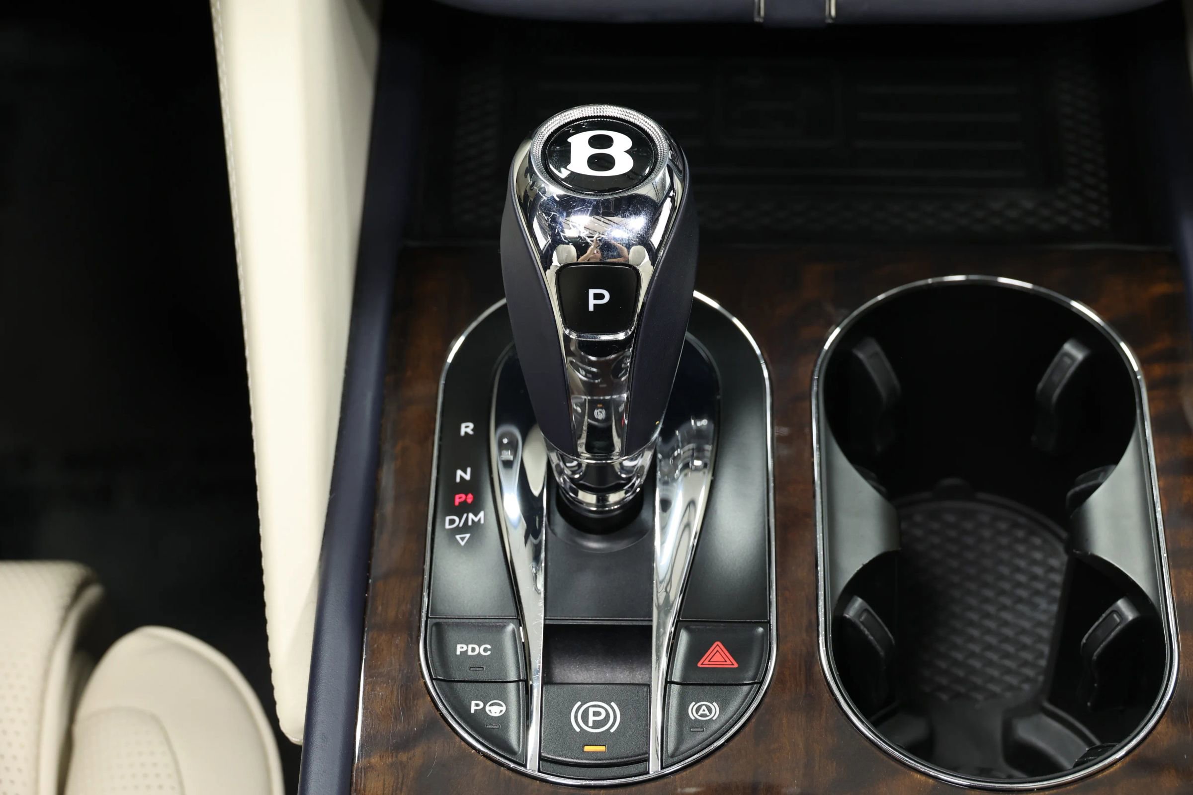 Used 2022 Bentley Bentayga image 55
