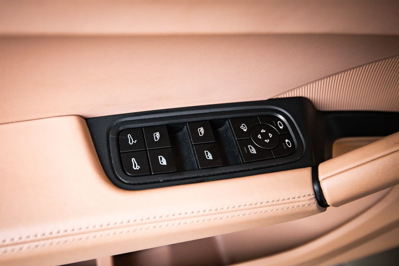 Certified 2024 Porsche Cayenne AWD/4WD image 22