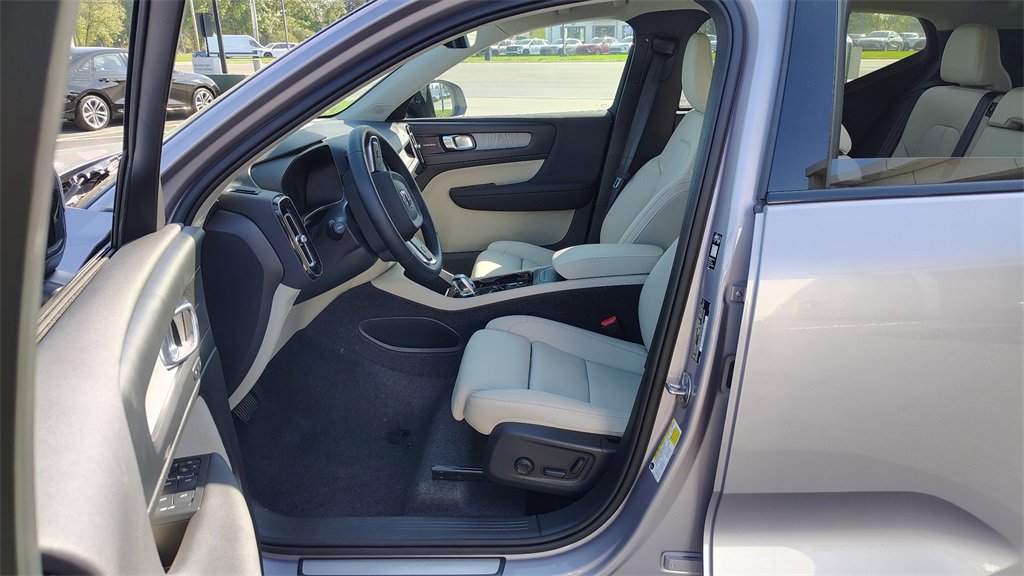 New 2026 Volvo XC40 B5 Ultra w/ Climate Package image 7