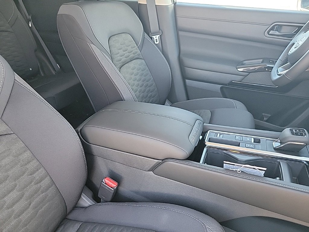 New 2025 Nissan Pathfinder SV w/ Cargo Package image 48