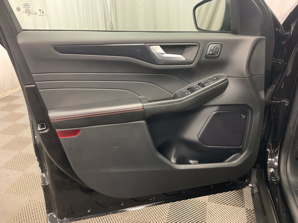 Used 2025 Ford Escape ST-Line Elite w/ Premium Technology Package AWD/4WD image 9