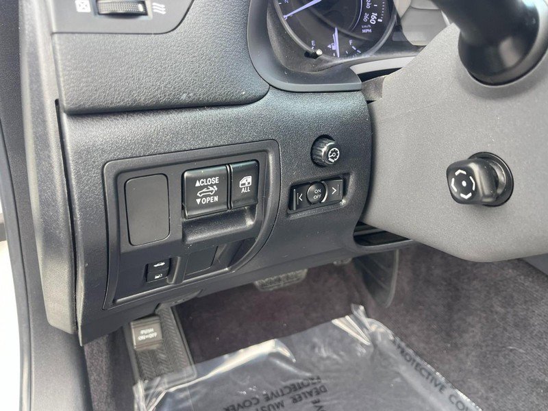 Used 2011 Lexus IS 250C w/ Luxury Pkg image 18