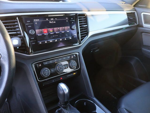 Used 2022 Volkswagen Atlas Cross Sport SEL R-Line image 32