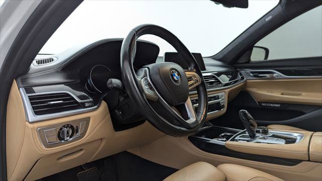 Used 2017 BMW 750i xDrive image 24