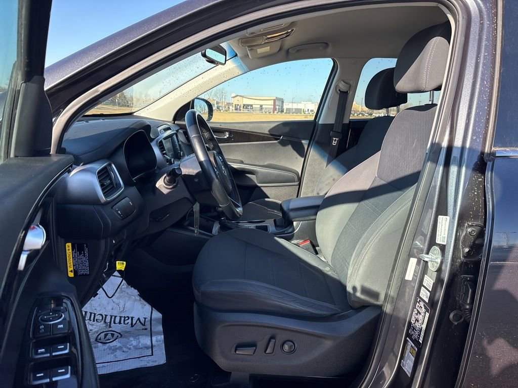 Used 2017 Kia Sorento LX w/ LX Convenience Package image 15