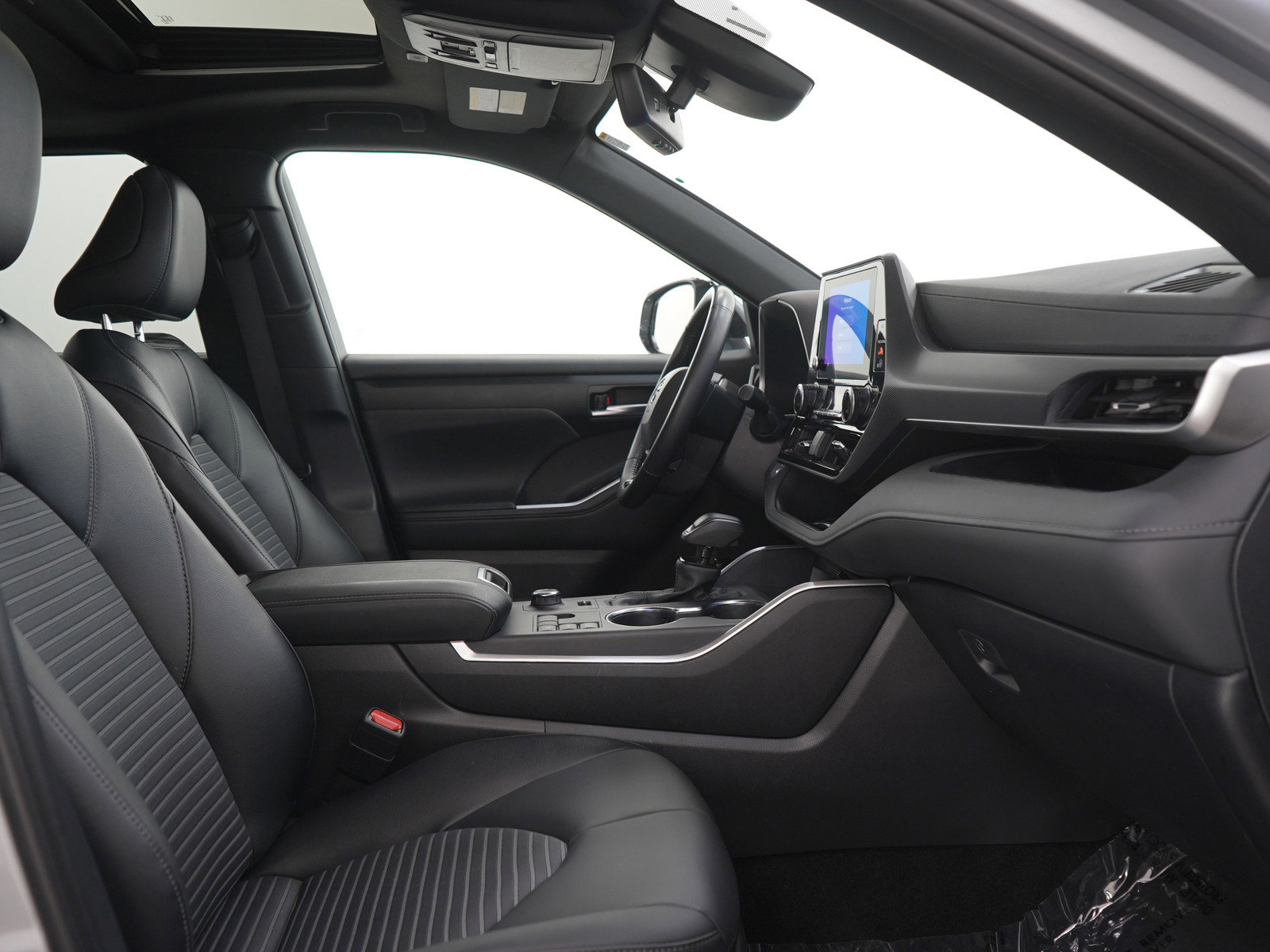 Used 2025 Toyota Highlander XSE AWD/4WD image 13