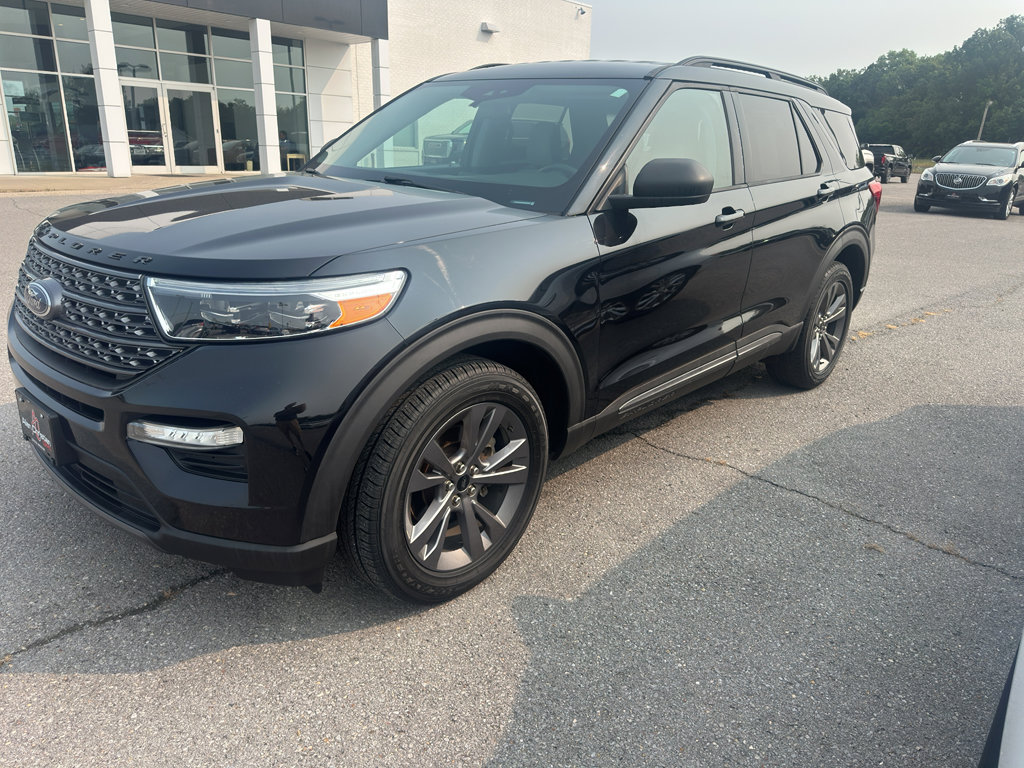 Used 2021 Ford Explorer XLT w/ Equipment Group 202A image 1