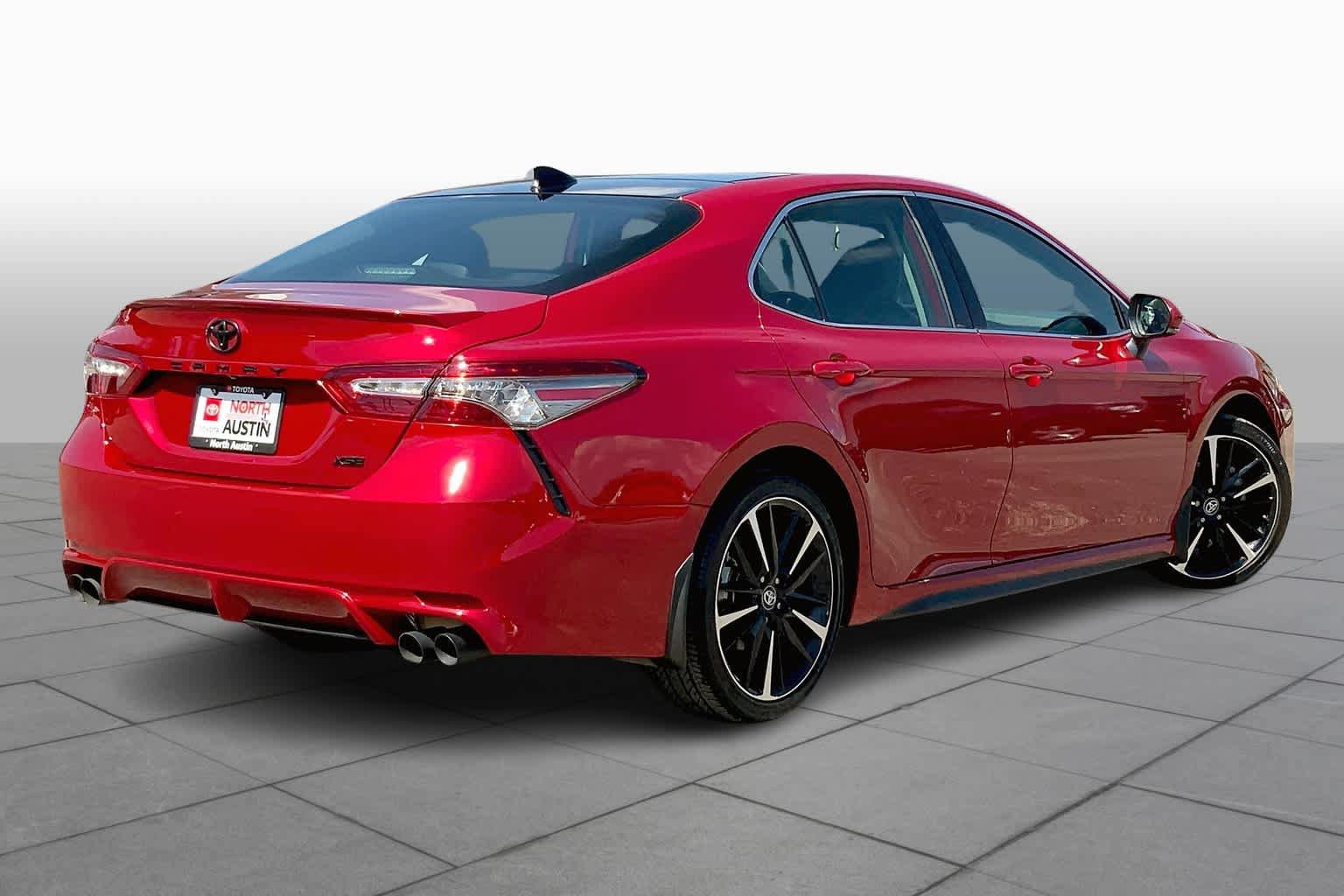 Used 2019 Toyota Camry XSE FWD image 13