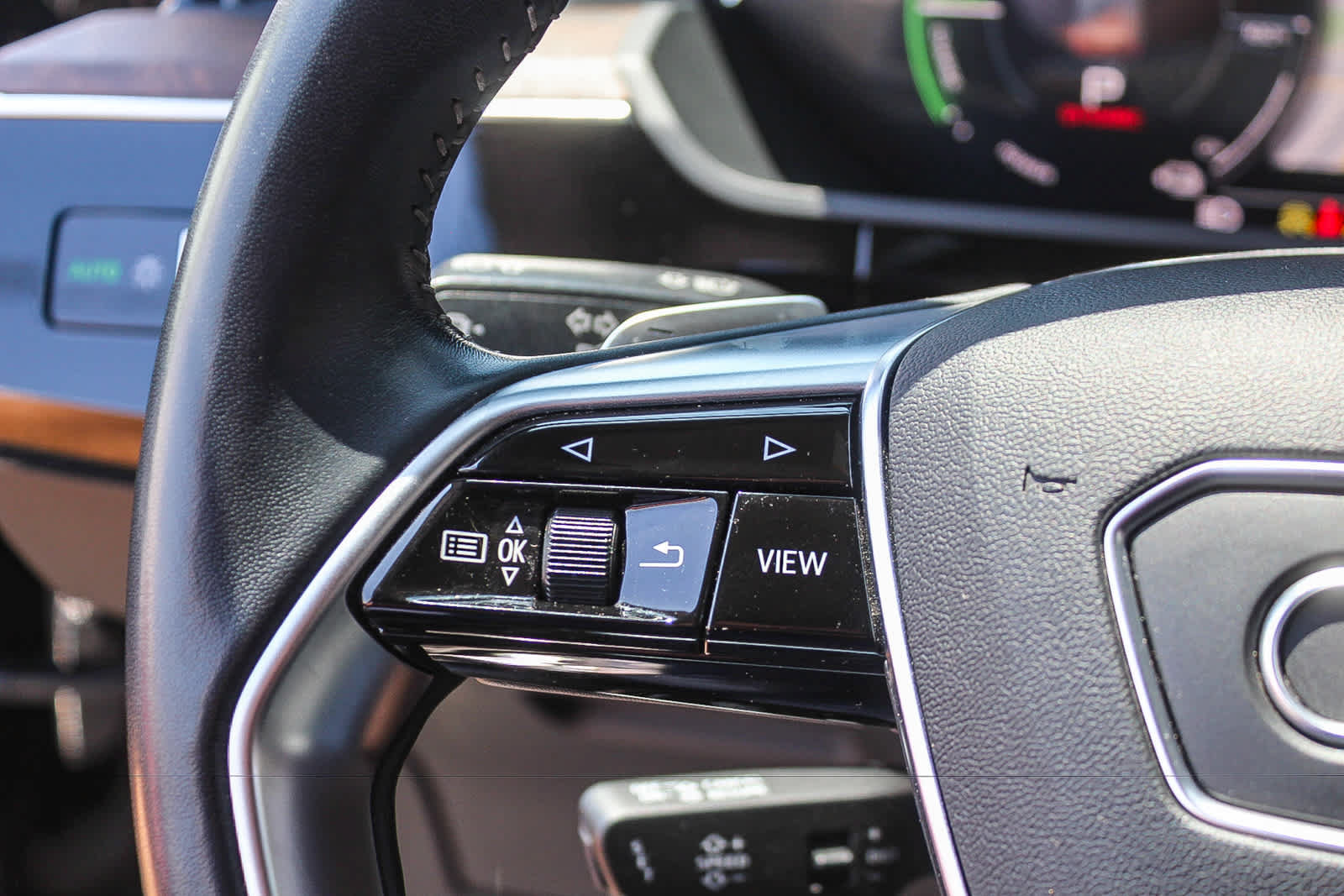 Used 2019 Audi e-tron Prestige w/ Prestige Package AWD/4WD image 22