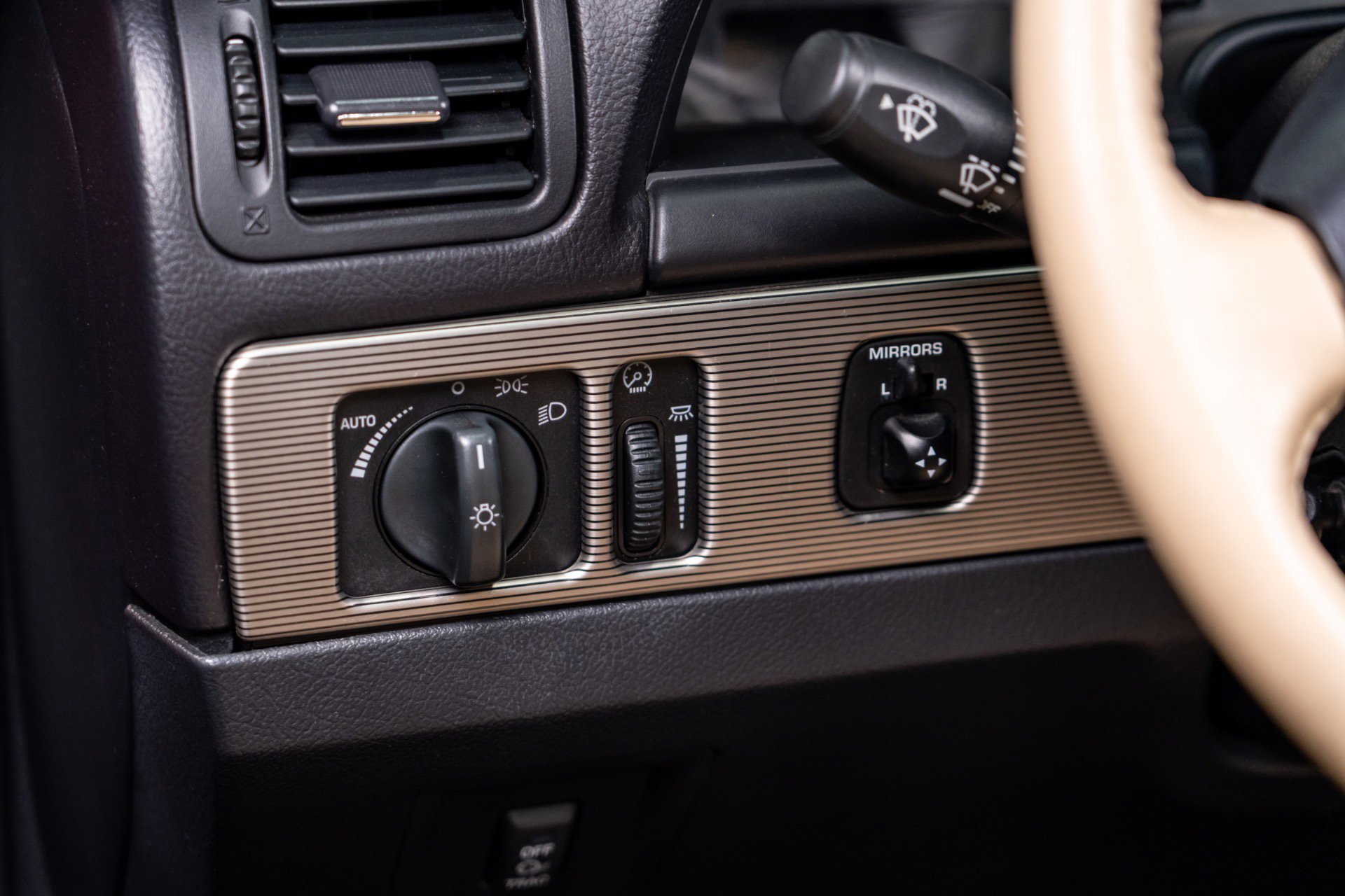 Used 2004 Ford Thunderbird Deluxe image 43