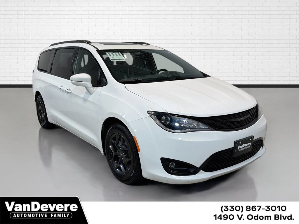 Used 2019 Chrysler Pacifica Limited w/ S Appearance Package FWD image 1