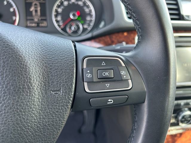 Used 2013 Volkswagen Passat 2.5 SEL Premium image 24