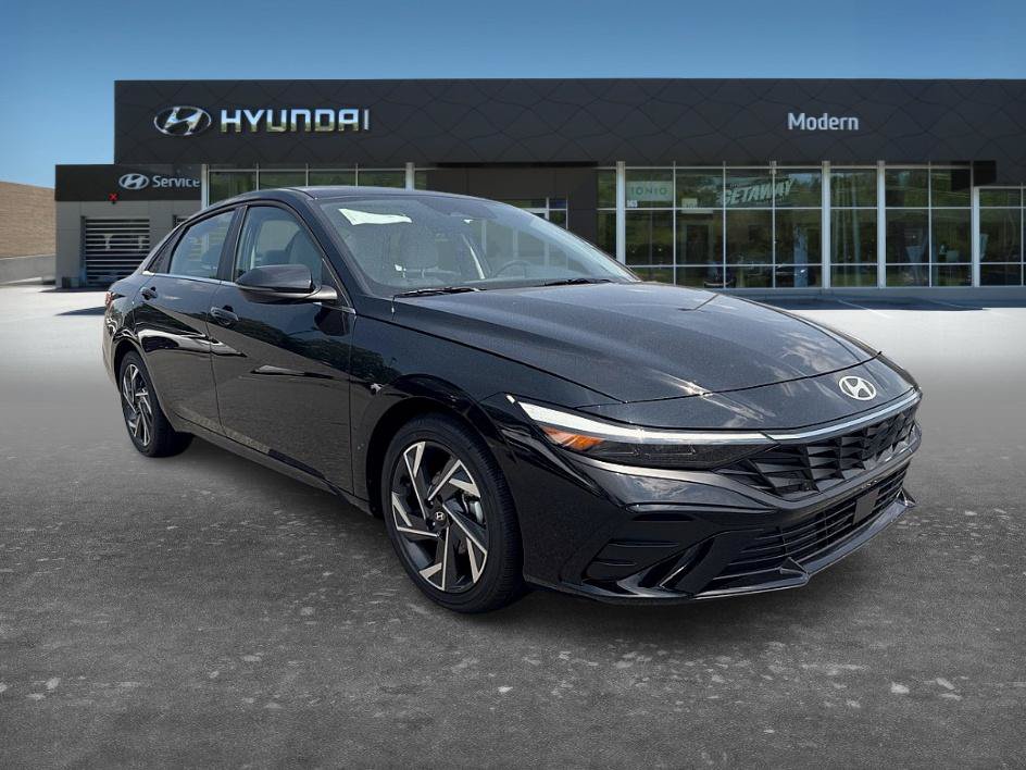 New 2026 Hyundai Elantra Limited FWD image 2