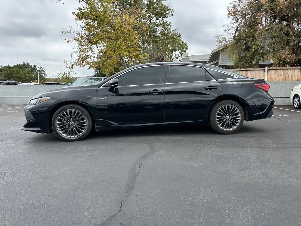 Used 2021 Toyota Avalon XSE FWD image 2