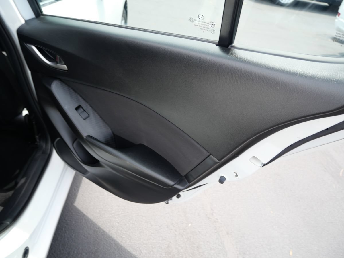 Used 2016 MAZDA MAZDA3 i Touring FWD image 23