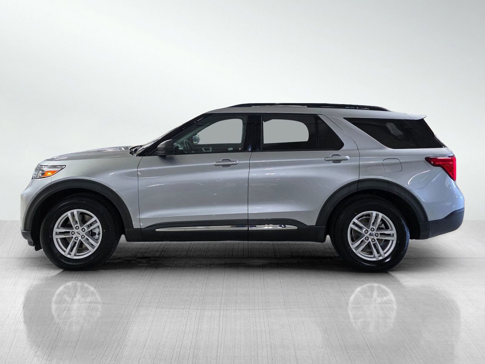 Used 2021 Ford Explorer XLT image 4