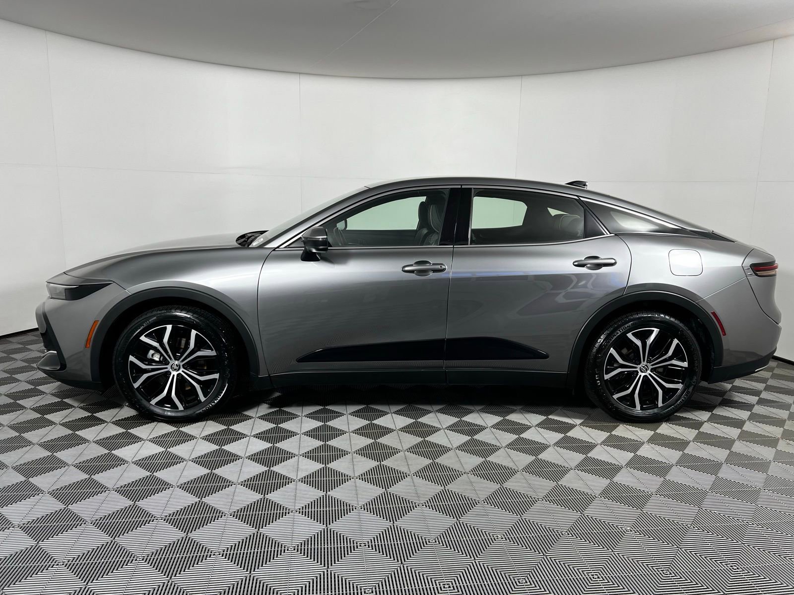 Certified 2025 Toyota Crown XLE image 8