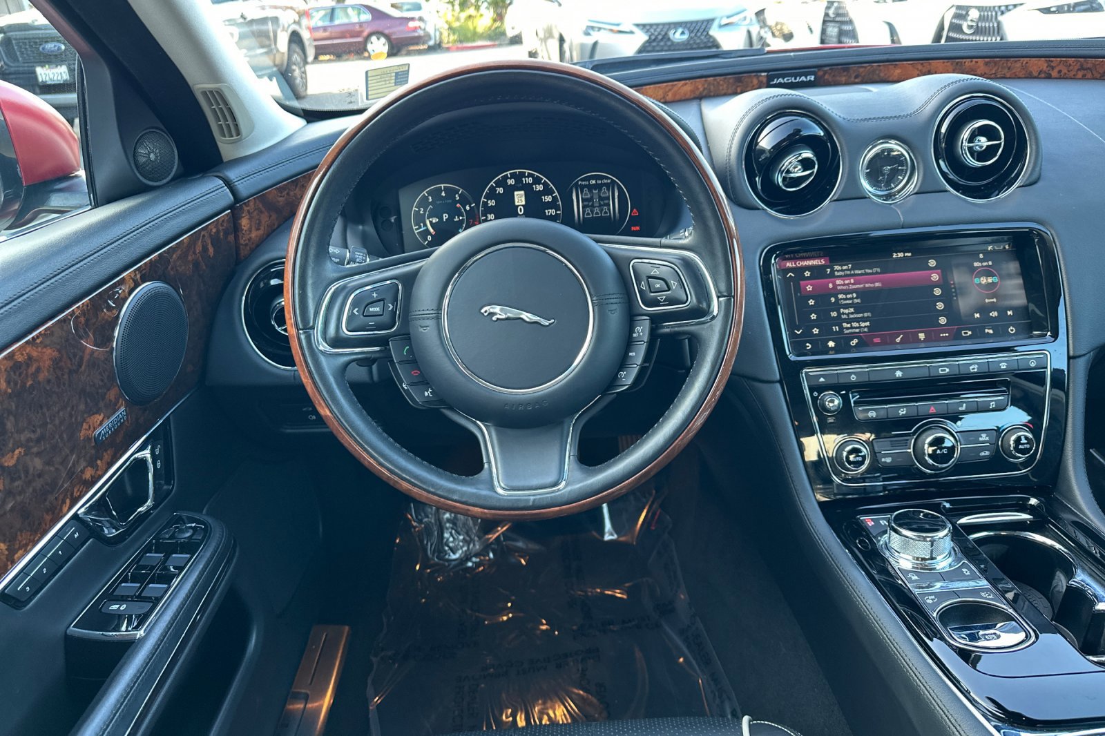 Used 2019 Jaguar XJ R-Sport image 27