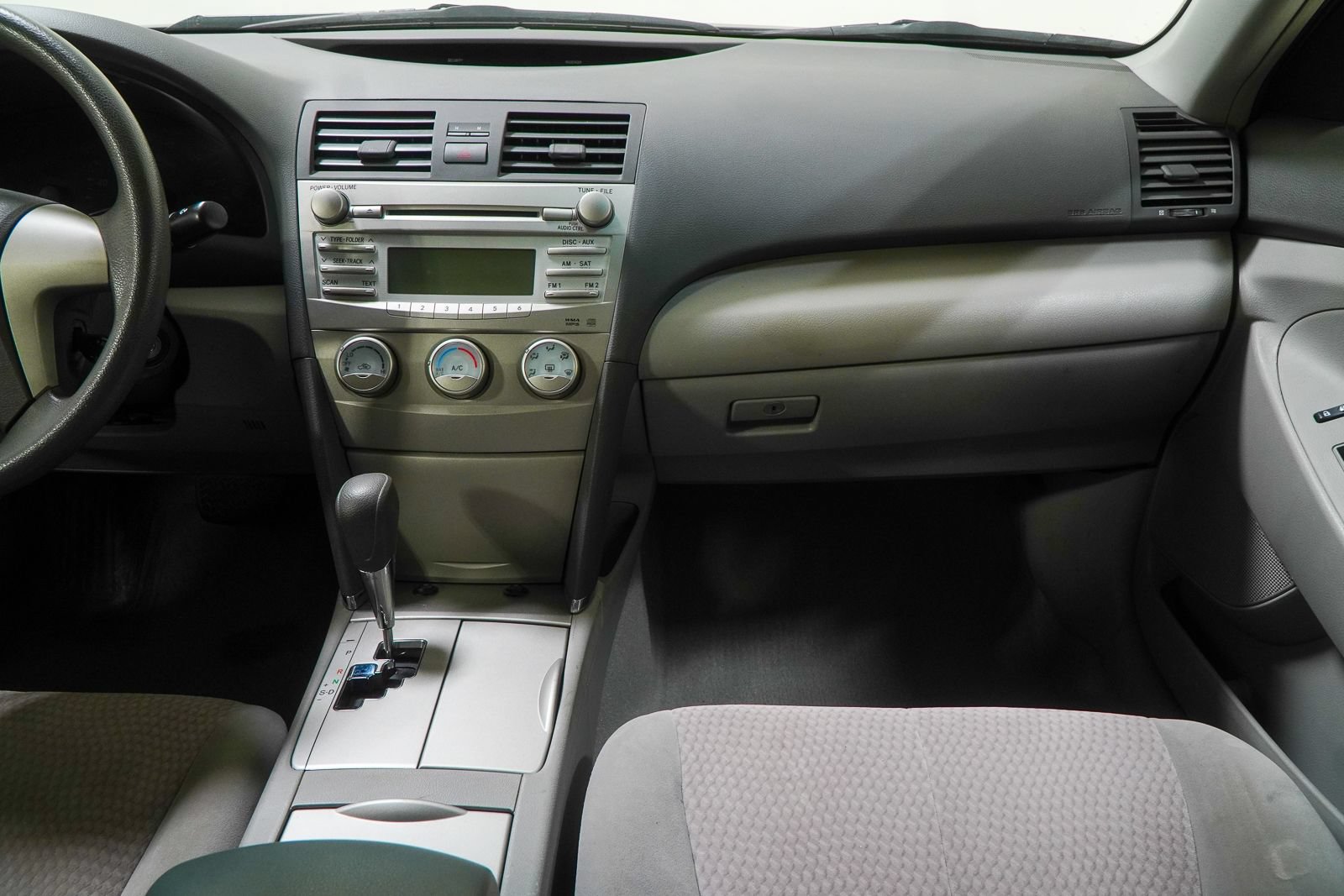 Used 2011 Toyota Camry LE FWD image 31