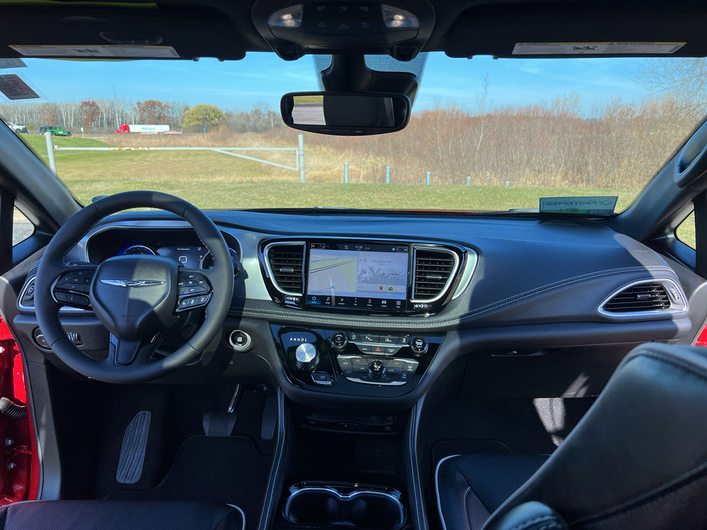 Used 2026 Chrysler Pacifica Limited w/ Uconnect Theater Family Group image 21