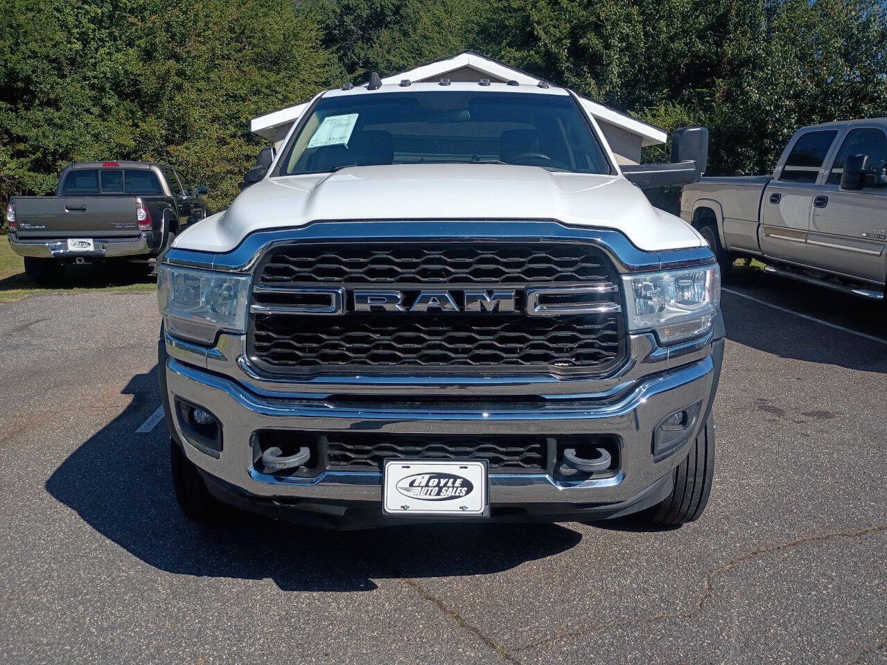 Used 2020 RAM 5500 Tradesman w/ Chrome Appearance Group AWD/4WD image 4