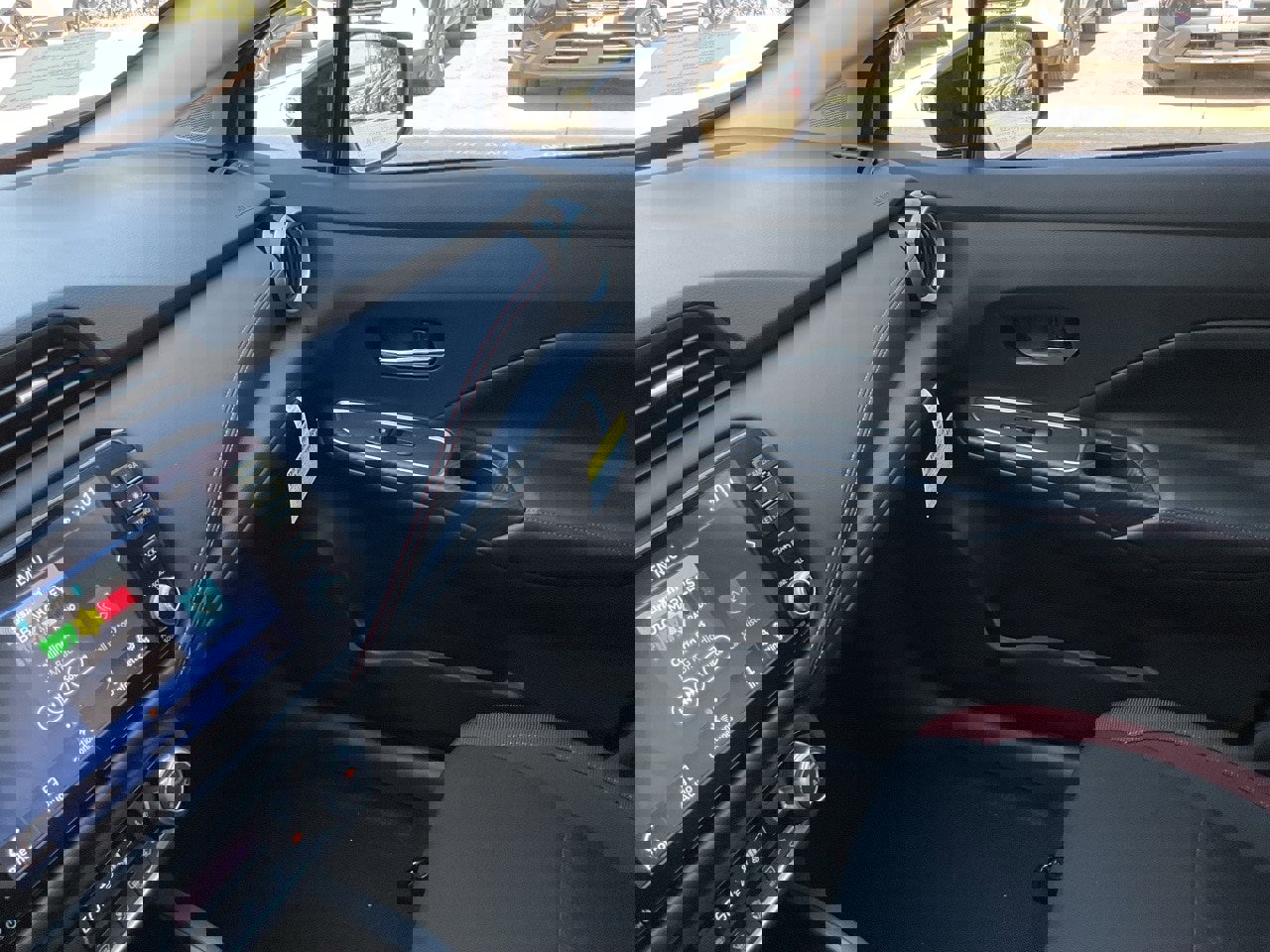 New 2025 Nissan Versa SR w/ Trunk Package image 32