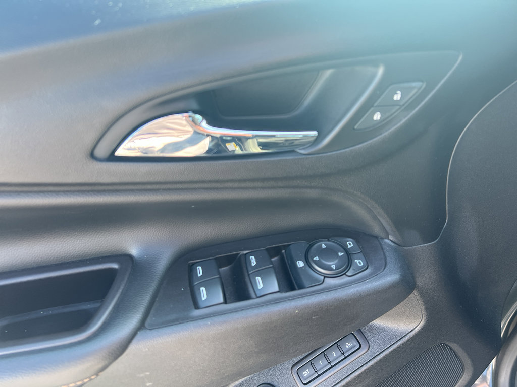 Used 2021 Chevrolet Equinox Premier image 11