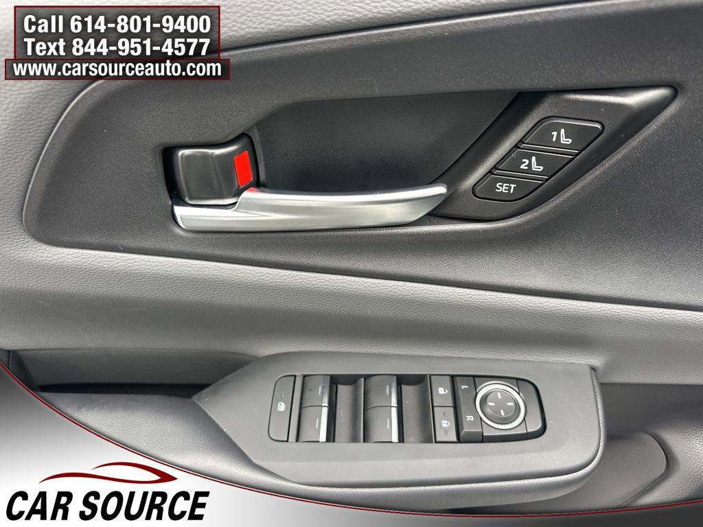 Used 2025 Toyota Prius Limited w/ Limited Premium Package image 17