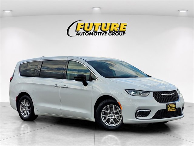 Used 2024 Chrysler Pacifica Touring-L image 1