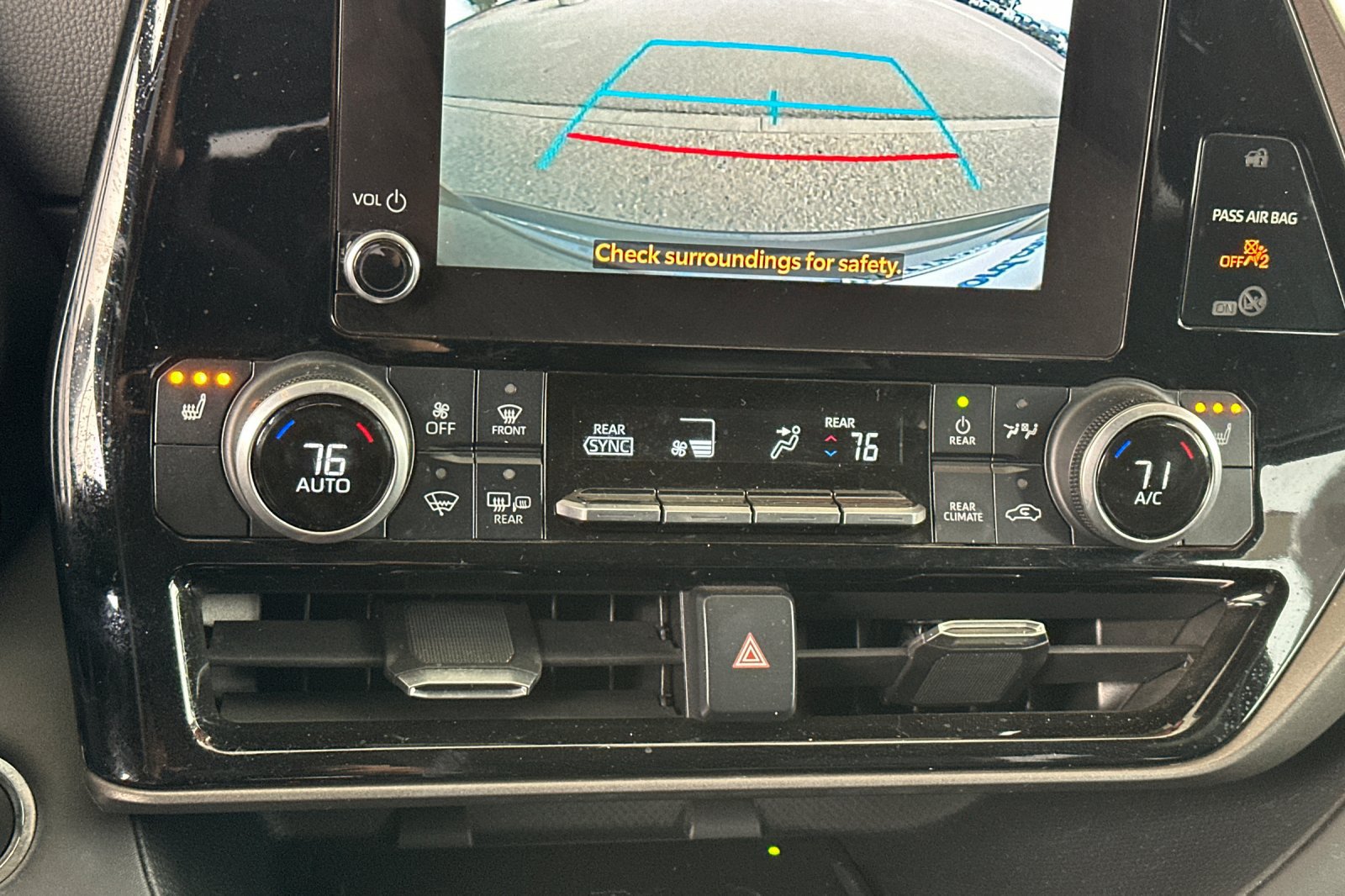 Used 2023 Toyota Highlander XLE AWD/4WD image 24