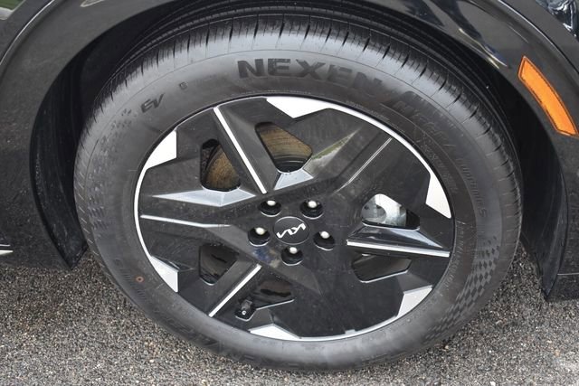 Certified 2025 Kia EV6 Wind image 11