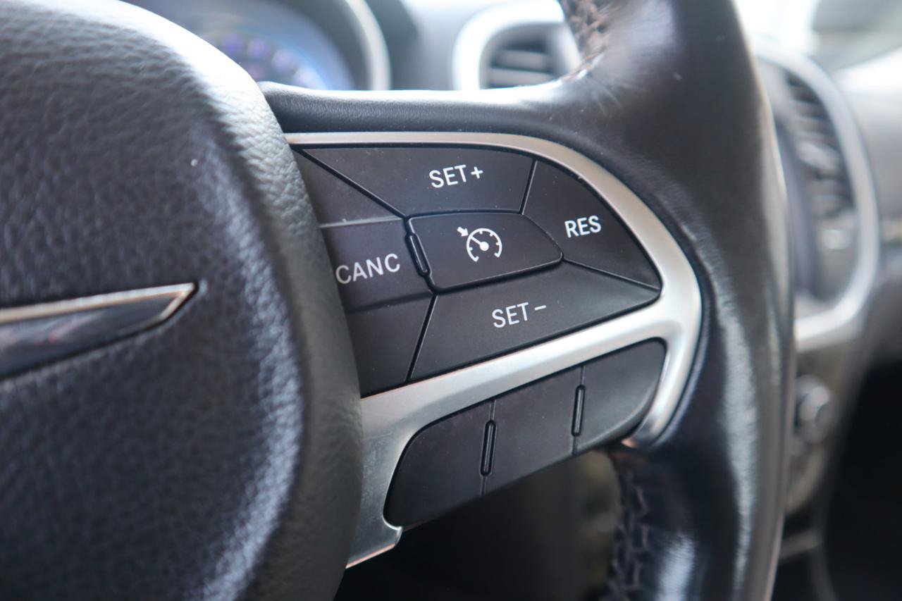 Used 2015 Chrysler 300 C w/ Light Group RWD image 62