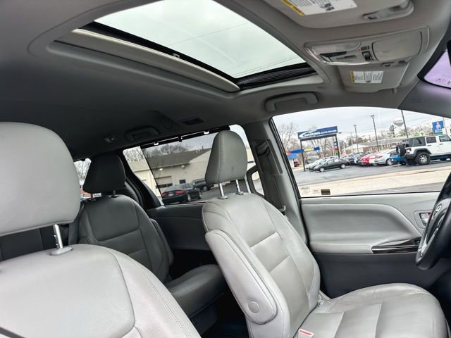 Used 2019 Toyota Sienna XLE image 26