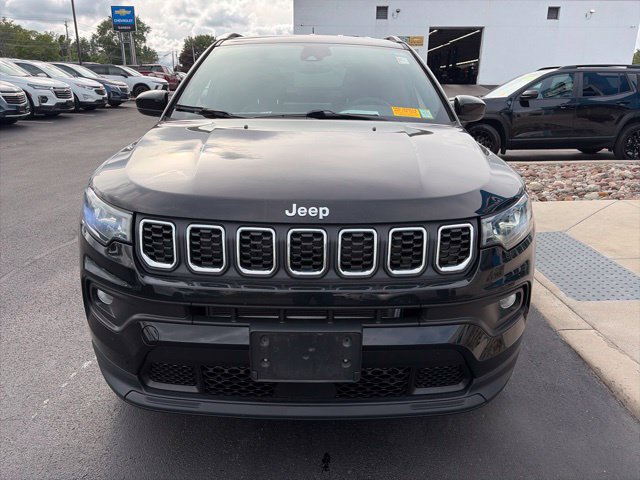 Used 2024 Jeep Compass Latitude AWD/4WD image 4