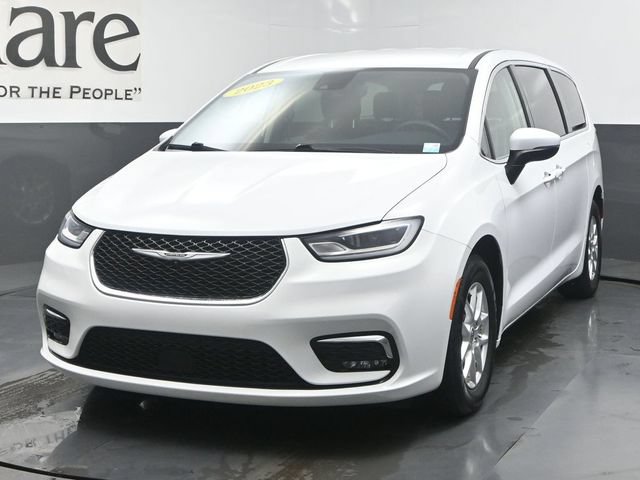 Used 2023 Chrysler Pacifica Touring-L FWD image 7