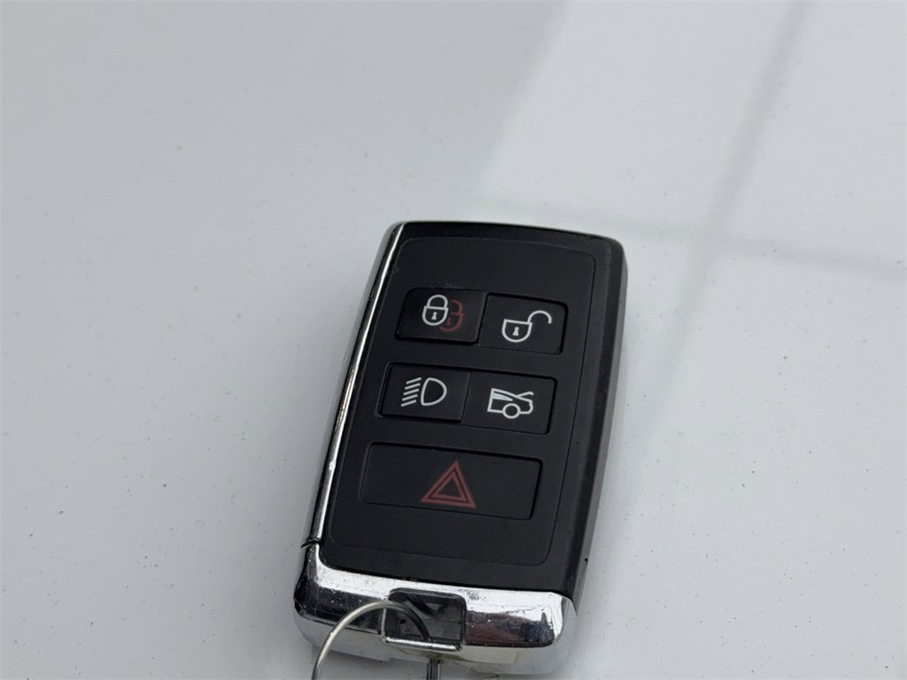 Used 2022 Jaguar XF R-Dynamic SE image 63